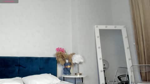 Snapshot of esme_runn chatting on November 9, 2025, 3:27 am Esme Runn online show from November 9, 2025, 3:27 am