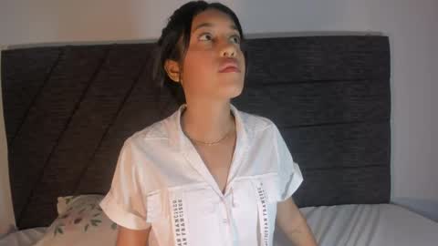 esme online show from June 3, 2026, 2:33 pm