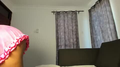 Esme online show from April 10, 2026, 11:37 am