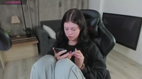 Snapshot of este_ria chatting on December 3, 2024, 6:49 pm esteria online show from December 3, 2024, 6:49 pm