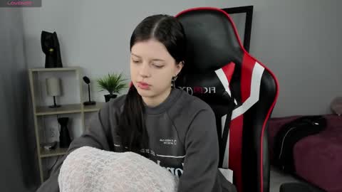 Snapshot of este_ria chatting on December 6, 2024, 12:02 am esteria online show from December 6, 2024, 12:02 am