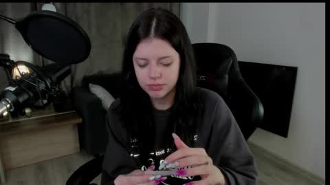 Snapshot of este_ria chatting on December 8, 2024, 9:35 am esteria online show from December 8, 2024, 9:35 am