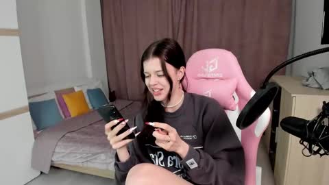 Snapshot of este_ria chatting on January 4, 2025, 12:05 am esteria online show from January 4, 2025, 12:05 am