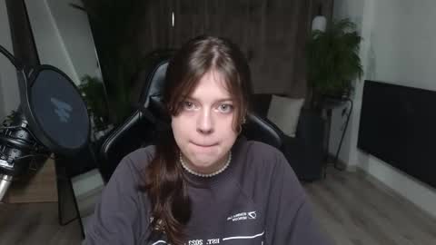 Snapshot of este_ria chatting on October 15, 2025, 6:41 pm esteria online show from October 15, 2025, 6:41 pm