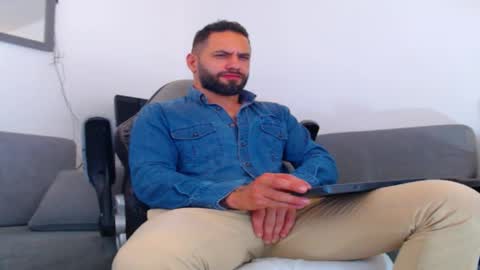 esteban online show from December 17, 2025, 4:35 pm