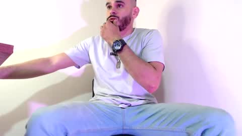 Snapshot of esteban_fer chatting on December 22, 2024, 1:00 pm Esteban Fernandez online show from December 22, 2024, 1:00 pm