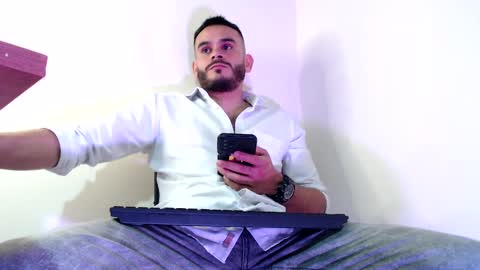 Snapshot of esteban_fer chatting on December 22, 2024, 4:06 pm Esteban Fernandez online show from December 22, 2024, 4:06 pm