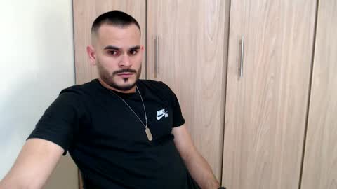 Snapshot of esteban_fer chatting on February 6, 2025, 3:16 am Esteban Fernandez online show from February 6, 2025, 3:16 am