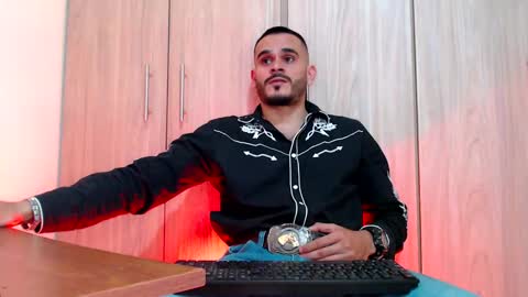 Snapshot of esteban_fer chatting on February 7, 2025, 8:31 pm Esteban Fernandez online show from February 7, 2025, 8:31 pm