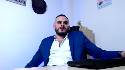 Esteban Fernandez online show from February 24, 2026, 4:54 am