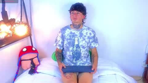 Esteban independent model online show from September 11, 2025, 10:04 am