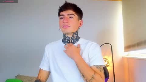 Esteban independent model online show from October 25, 2025, 1:29 pm