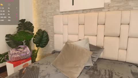 estefany online show from March 8, 2025, 11:48 am