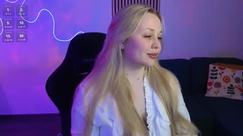 Estella online show from March 23, 2026, 7:29 pm