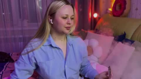 Estella online show from April 1, 2026, 4:04 pm