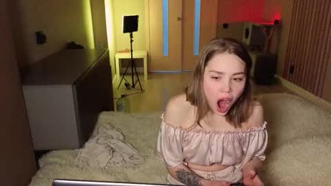 Estelle online show from February 5, 2026, 7:07 pm