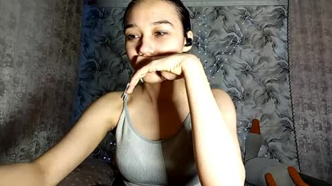 Snapshot of estellekirbo chatting on April 2, 2026, 1:09 pm estellekirbo online show from April 2, 2026, 1:09 pm
