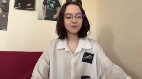 estellezdebski online show from June 10, 2026, 4:17 pm