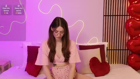 Snapshot of ester_hill chatting on February 10, 2025, 9:15 pm Ester online show from February 10, 2025, 9:15 pm
