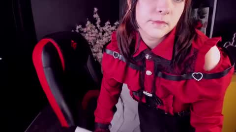 Ester  online show from May 7, 2026, 4:12 pm