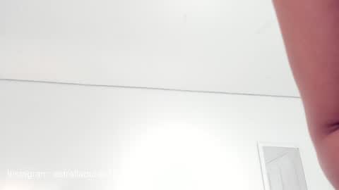 Snapshot of estrella_duran chatting on December 15, 2024, 1:57 am Estrellita online show from December 15, 2024, 1:57 am