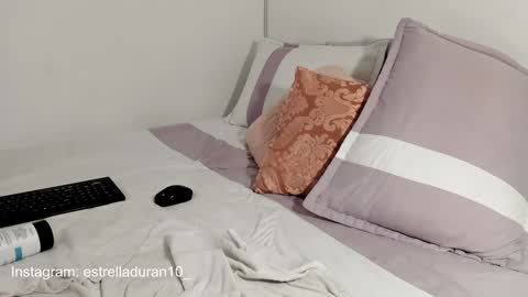 Snapshot of estrella_duran chatting on January 31, 2025, 1:43 am Estrellita online show from January 31, 2025, 1:43 am