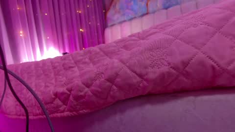 Snapshot of estrella_hanks_ chatting on May 22, 2026, 12:00 pm Estrella online show from May 22, 2026, 12:00 pm