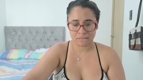 estrellajunior online show from May 18, 2026, 12:44 pm