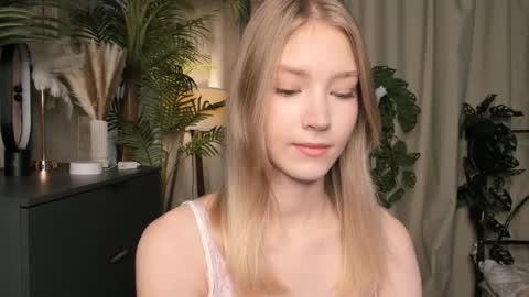 Natalie online show from October 8, 2025, 5:49 am