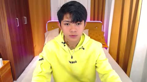 Snapshot of ethan_lauren chatting on April 14, 2026, 12:33 pm ethan_lauren online show from April 14, 2026, 12:33 pm