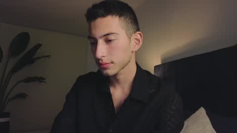 Snapshot of ethan_skiny_ chatting on January 22, 2025, 4:02 am Joan online show from January 22, 2025, 4:02 am