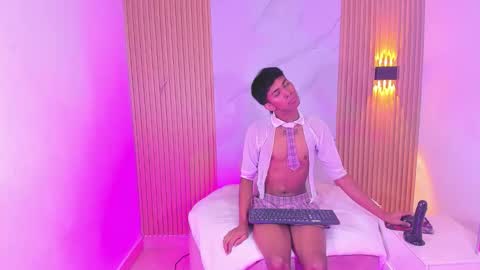 ethan_thouse online show from October 26, 2025, 7:20 pm