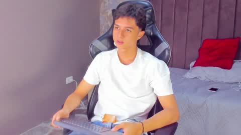 ethanlowell online show from February 21, 2025, 7:54 pm