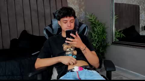 ethanlowell online show from October 5, 2025, 4:22 am