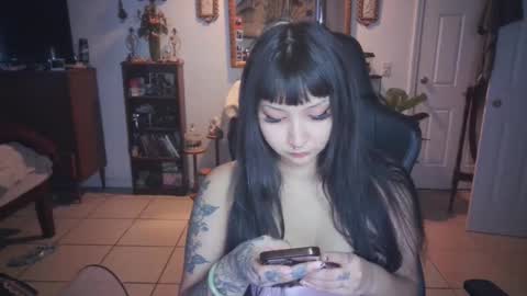 Snapshot of etherealhazy chatting on December 12, 2024, 10:31 pm etherealhazy online show from December 12, 2024, 10:31 pm