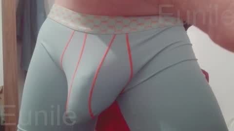 eunile online show from October 25, 2025, 2:19 am