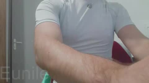 eunile online show from November 17, 2025, 8:25 pm