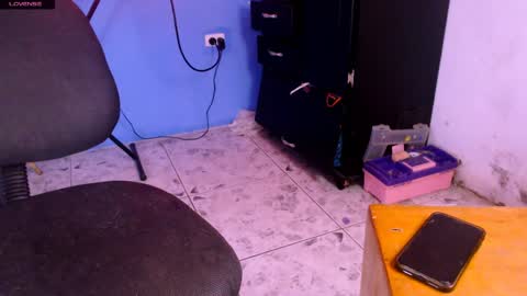 Iris Smile  independent model online show from April 7, 2026, 2:50 pm