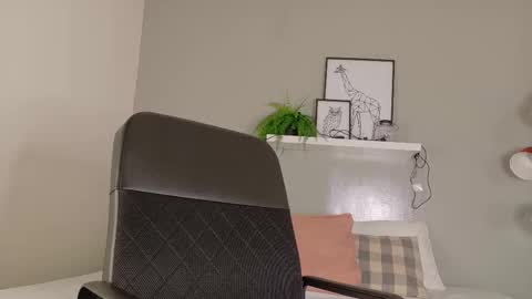 EVA DAEMON  online show from December 15, 2025, 11:36 am