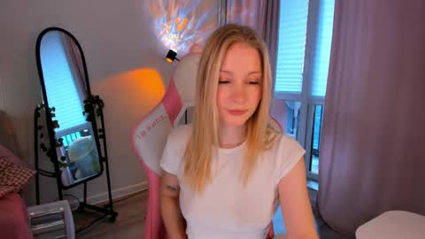 Eva Davis online show from April 6, 2026, 4:46 am