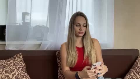 Eva fire fox online show from November 5, 2025, 9:31 am