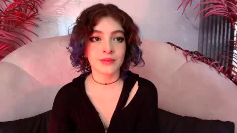 E V A online show from October 22, 2025, 7:35 pm