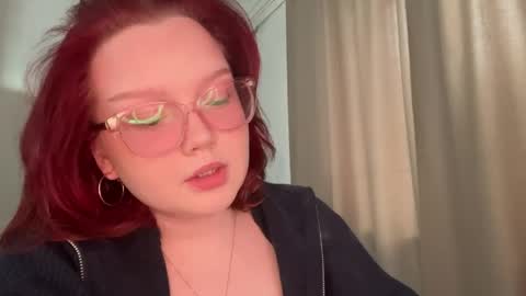 eva_kittenn online show from April 12, 2026, 1:16 pm