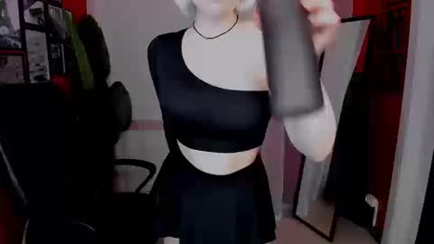 Eva online show from October 8, 2025, 3:53 pm