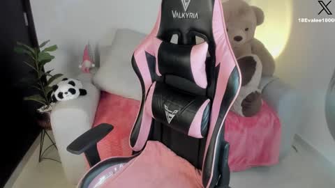 Snapshot of eva_lee18 chatting on January 21, 2025, 5:27 am Eva online show from January 21, 2025, 5:27 am