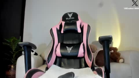 Snapshot of eva_lee18 chatting on February 5, 2025, 4:59 am Eva online show from February 5, 2025, 4:59 am