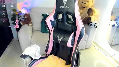 Snapshot of eva_lee18 chatting on October 17, 2025, 1:31 am Eva online show from October 17, 2025, 1:31 am