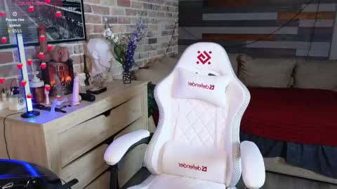 eva_mini online show from May 28, 2026, 9:12 pm