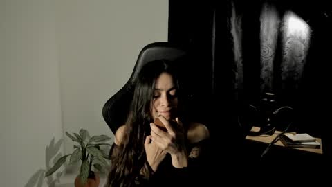 Snapshot of eva_monn chatting on December 28, 2024, 1:29 am eva_monn online show from December 28, 2024, 1:29 am