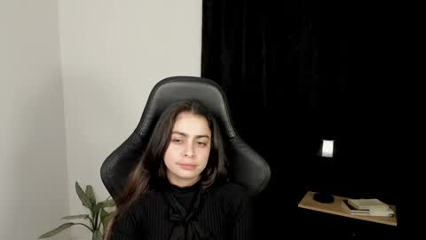 Snapshot of eva_monn chatting on January 7, 2025, 12:03 am eva_monn online show from January 7, 2025, 12:03 am